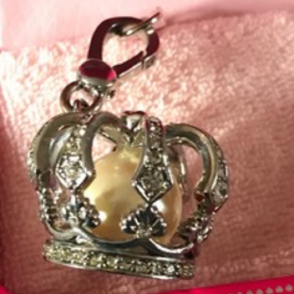 JUICY COUTURE CHARM CROWN WITH PEARL SILVER TONE
